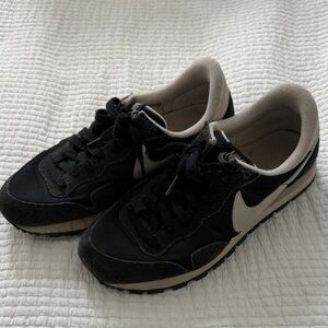 Nike Women's Black and Cream Sneakers